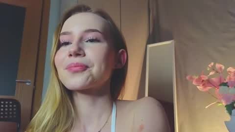 Snapshot of cuute_angell chatting on December 18, 2024, 8:03 pm Virginia See you on Sunday online show from December 18, 2024, 8:03 pm