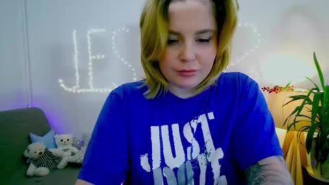 cyber_candy online show from February 4, 2025, 10:24 pm