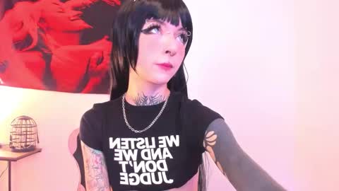 Snapshot of cyberia____________________ chatting on November 12, 2025, 2:01 am cel I am independent Help me reach 200 thumbs up uwu online show from November 12, 2025, 2:01 am