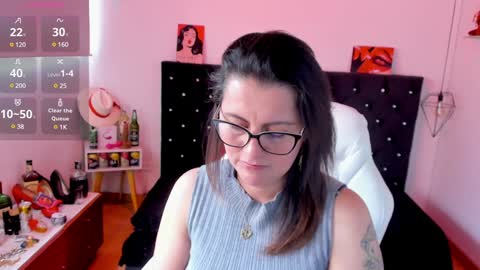 Snapshot of d_martii chatting on January 28, 2025, 6:07 pm Mia online show from January 28, 2025, 6:07 pm