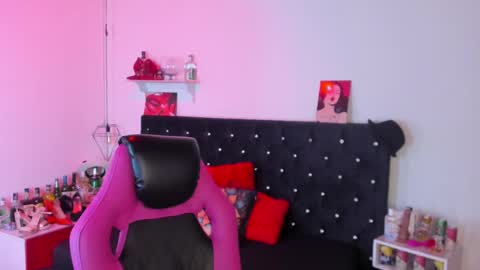 Snapshot of d_martii chatting on February 16, 2025, 11:16 am Mia online show from February 16, 2025, 11:16 am