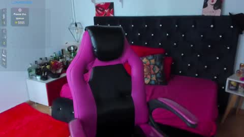 Snapshot of d_martii chatting on March 1, 2025, 2:34 pm Mia online show from March 1, 2025, 2:34 pm