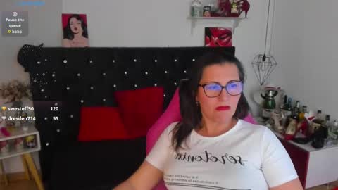 Snapshot of d_martii chatting on March 11, 2025, 6:19 pm Mia online show from March 11, 2025, 6:19 pm