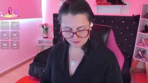 Snapshot of d_martii chatting on October 3, 2025, 1:30 pm Mia online show from October 3, 2025, 1:30 pm