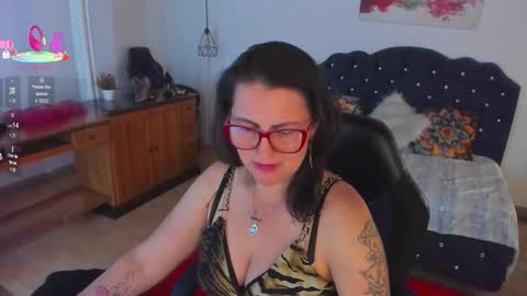 Snapshot of d_martii chatting on October 14, 2025, 3:02 pm Mia online show from October 14, 2025, 3:02 pm