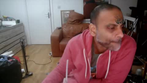 Snapshot of d_w_londonboy chatting on January 5, 2025, 8:52 pm d w londonboy online show from January 5, 2025, 8:52 pm