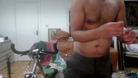 Snapshot of d_w_londonboy chatting on January 6, 2025, 6:03 am d w londonboy online show from January 6, 2025, 6:03 am