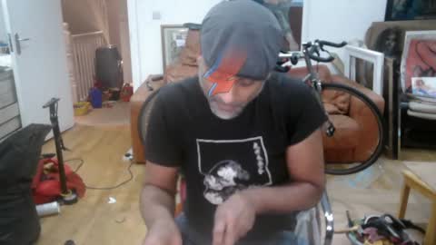 Snapshot of d_w_londonboy chatting on January 6, 2025, 6:20 pm d w londonboy online show from January 6, 2025, 6:20 pm