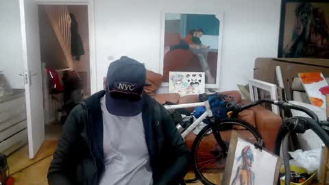 Snapshot of d_w_londonboy chatting on February 3, 2025, 2:34 pm d w londonboy online show from February 3, 2025, 2:34 pm