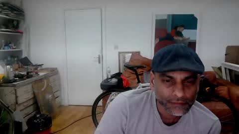 Snapshot of d_w_londonboy chatting on February 4, 2025, 1:02 am d w londonboy online show from February 4, 2025, 1:02 am