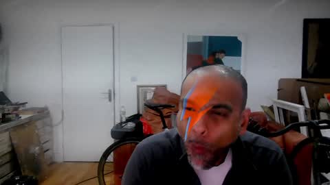 Snapshot of d_w_londonboy chatting on February 4, 2025, 3:47 pm d w londonboy online show from February 4, 2025, 3:47 pm