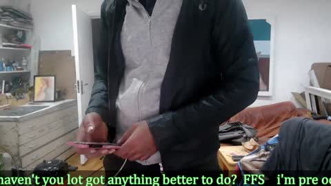 Snapshot of d_w_londonboy chatting on February 7, 2025, 8:55 am d w londonboy online show from February 7, 2025, 8:55 am