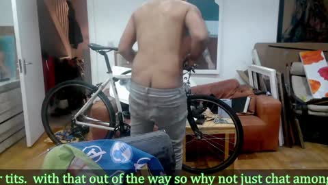 Snapshot of d_w_londonboy chatting on February 8, 2025, 11:22 am d w londonboy online show from February 8, 2025, 11:22 am