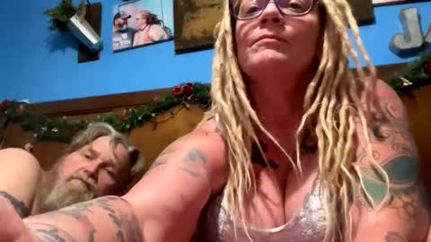 Daazy and Duke online show from May 8, 2026, 4:18 am