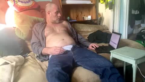 dadbodlondon online show from April 7, 2026, 8:59 am