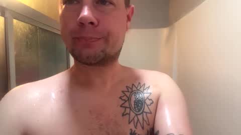 Snapshot of daddycam33 chatting on October 7, 2025, 4:59 pm DaddyCam33 online show from October 7, 2025, 4:59 pm