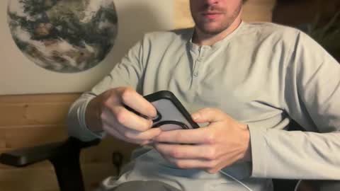 Snapshot of daddydoesit69 chatting on November 18, 2025, 5:39 pm Leo online show from November 18, 2025, 5:39 pm