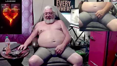 Snapshot of daddydom4fun chatting on April 29, 2026, 10:16 pm Daddydom4fun online show from April 29, 2026, 10:16 pm