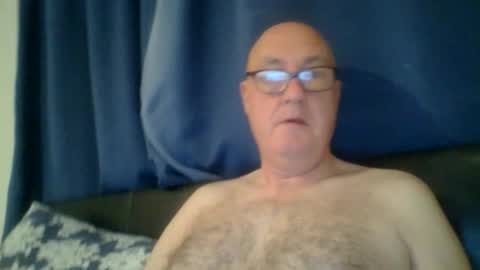 daddyhere4uall6 online show from November 23, 2025, 8:14 am
