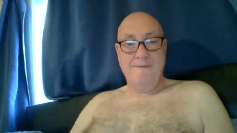 daddyhere4uall6 online show from November 28, 2025, 8:17 am