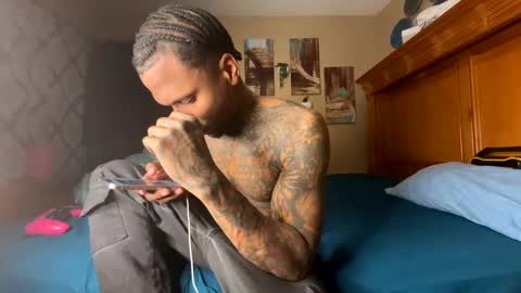 Snapshot of daddyjanimal chatting on December 10, 2024, 7:37 am sexy tatted king bbc online show from December 10, 2024, 7:37 am