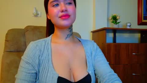 Snapshot of daddys_little_secrett chatting on June 13, 2026, 12:08 am Valen online show from June 13, 2026, 12:08 am