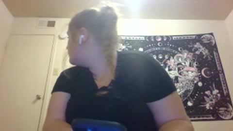 Snapshot of daddysbaby2025 chatting on November 18, 2025, 5:23 am daddysbaby2025 online show from November 18, 2025, 5:23 am