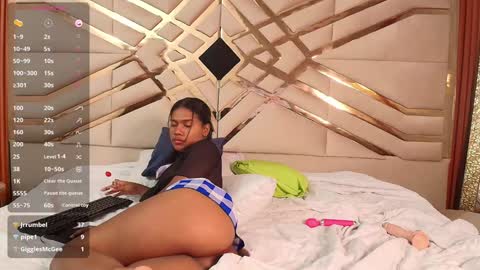 Snapshot of daddysneakinme chatting on January 27, 2025, 8:17 pm Anny online show from January 27, 2025, 8:17 pm