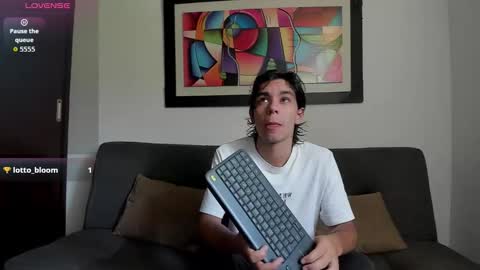 Snapshot of daemon_txuspunk chatting on October 19, 2025, 6:52 pm DAEMON online show from October 19, 2025, 6:52 pm