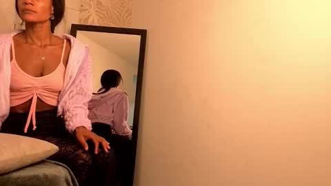 daffnelewis online show from December 1, 2025, 11:15 am