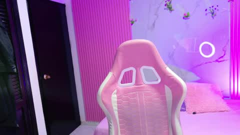 Snapshot of dafne17_ chatting on May 6, 2026, 8:36 pm Dafne online show from May 6, 2026, 8:36 pm