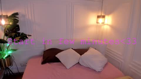 dafne_hillss online show from January 15, 2026, 12:10 pm