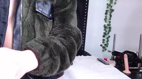 dafne_quenn online show from February 18, 2025, 3:32 pm