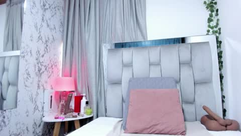 dafne_quenn online show from September 11, 2025, 12:38 pm