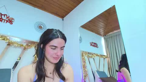 dafne_quenn online show from January 5, 2026, 5:27 pm