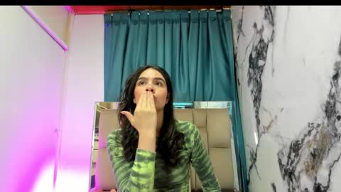 dafne_quenn online show from January 13, 2026, 1:27 pm