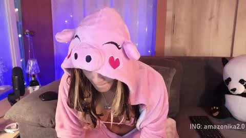 LORENA  online show from May 24, 2026, 2:11 pm
