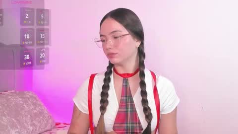 Snapshot of dafnevega chatting on December 15, 2025, 2:43 pm Dafne online show from December 15, 2025, 2:43 pm