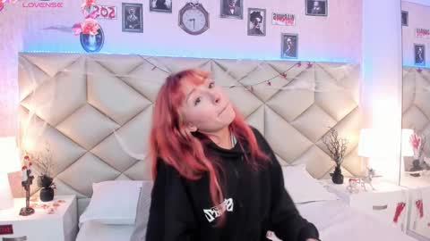 Snapshot of dafnne_hall chatting on October 21, 2025, 4:35 am Dafnne online show from October 21, 2025, 4:35 am