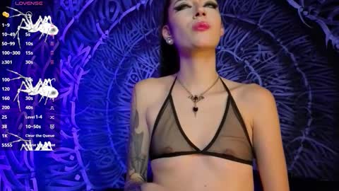 Dahlia online show from November 30, 2025, 10:14 pm