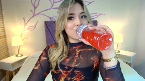 Snapshot of dahliamoore chatting on March 5, 2025, 9:04 pm Dahlia online show from March 5, 2025, 9:04 pm