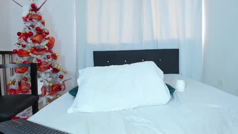 Snapshot of dailasmith chatting on December 9, 2024, 7:50 pm Daila Smith online show from December 9, 2024, 7:50 pm