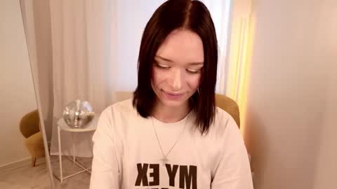 Snapshot of daily_glam chatting on October 20, 2025, 12:16 pm daily_glam online show from October 20, 2025, 12:16 pm