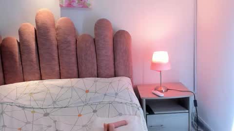 Snapshot of daisy93_ chatting on October 14, 2025, 12:06 pm D A I S Y online show from October 14, 2025, 12:06 pm