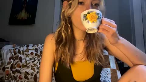 Snapshot of daisybaby699 chatting on January 3, 2025, 4:11 am DaisyB3 online show from January 3, 2025, 4:11 am