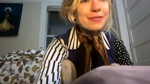 Snapshot of daisybaby699 chatting on January 8, 2025, 2:35 am DaisyB3 online show from January 8, 2025, 2:35 am