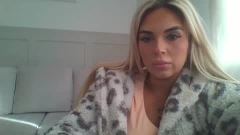 daisylou2000 online show from May 2, 2026, 4:23 pm