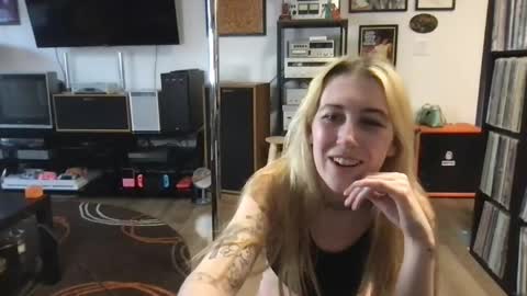 Snapshot of daisymynx chatting on May 13, 2026, 2:09 am daisymynx online show from May 13, 2026, 2:09 am