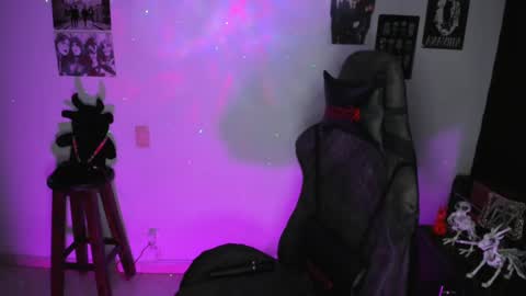 Snapshot of dakota_crab chatting on October 14, 2025, 9:48 pm Dakota Crab online show from October 14, 2025, 9:48 pm