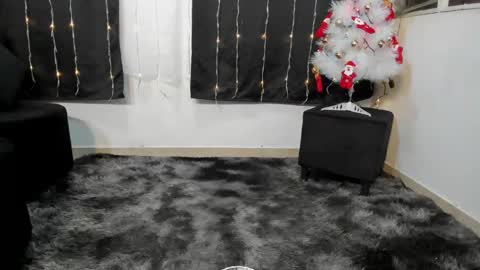 Snapshot of dakota_m01 chatting on December 13, 2024, 1:04 am Dakota online show from December 13, 2024, 1:04 am